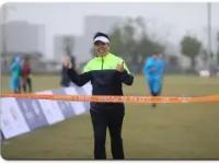 爱游戏网页版登录入口-风雨兼程球队突围成功，情绪高涨(风雨同舟搏激流危难之处显身手尹程起)