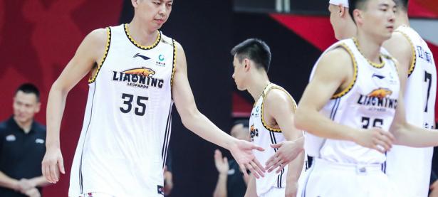 爱游戏入口-CBA球队训练备战新赛季，教练组全力调教