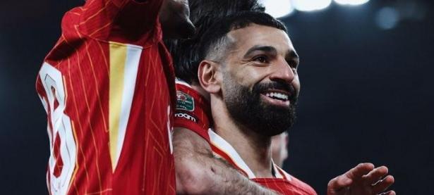 爱游戏体育地址-利物浦队大获全胜，球员们表现抢眼赢得观众掌声