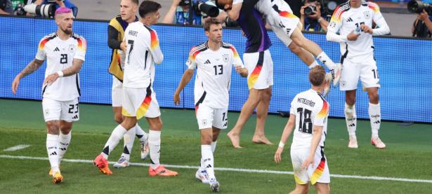 西班牙在欧洲杯预选赛中晋级