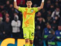 爱游戏网页版-阿斯顿维拉在比赛中遭遇挑战，取得胜利