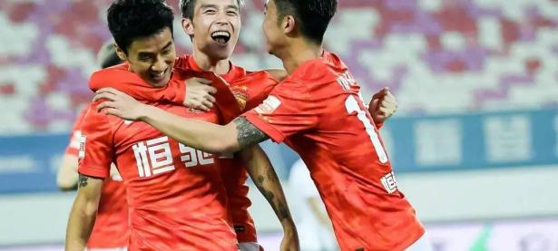 爱游戏网页版入口-广州恒大遭遇连败，冲超前景堪忧的简单介绍