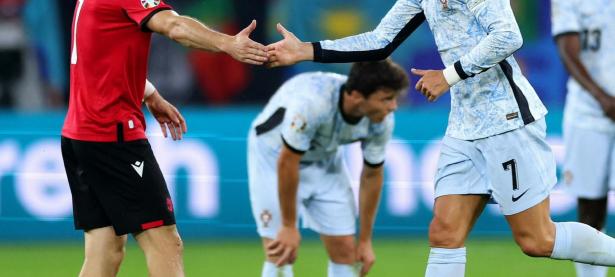 爱游戏官方入口-瑞典队顽强晋级，乌克兰队无法阻挡