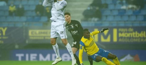 爱游戏-卡昂主场不敌强敌，遗憾失去胜机