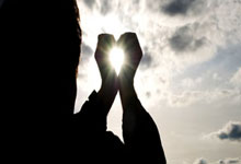 爱游戏官网入口-快节奏比赛中，球队实力取胜领跑积分榜