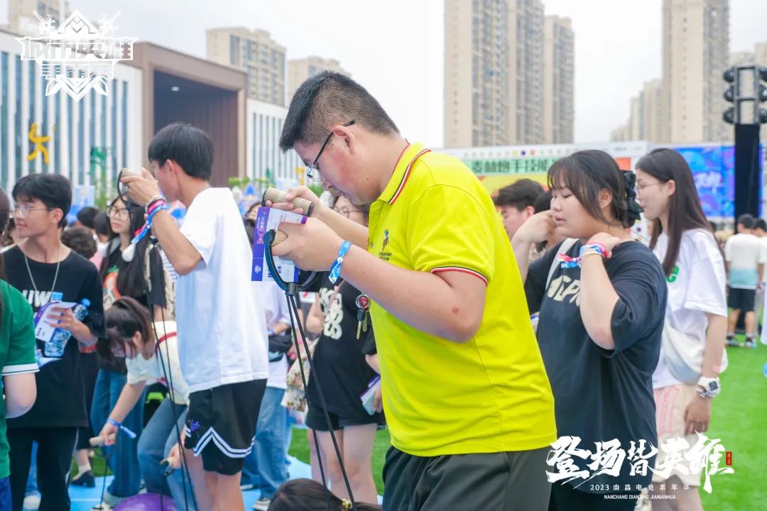 比赛现场火爆惊艳,球迷尖叫连连(比赛现场火爆惊艳,球迷尖叫连连打球) 比赛现场火爆惊艳,球迷尖叫连连(比赛现场火爆惊艳,球迷尖叫连连打球)