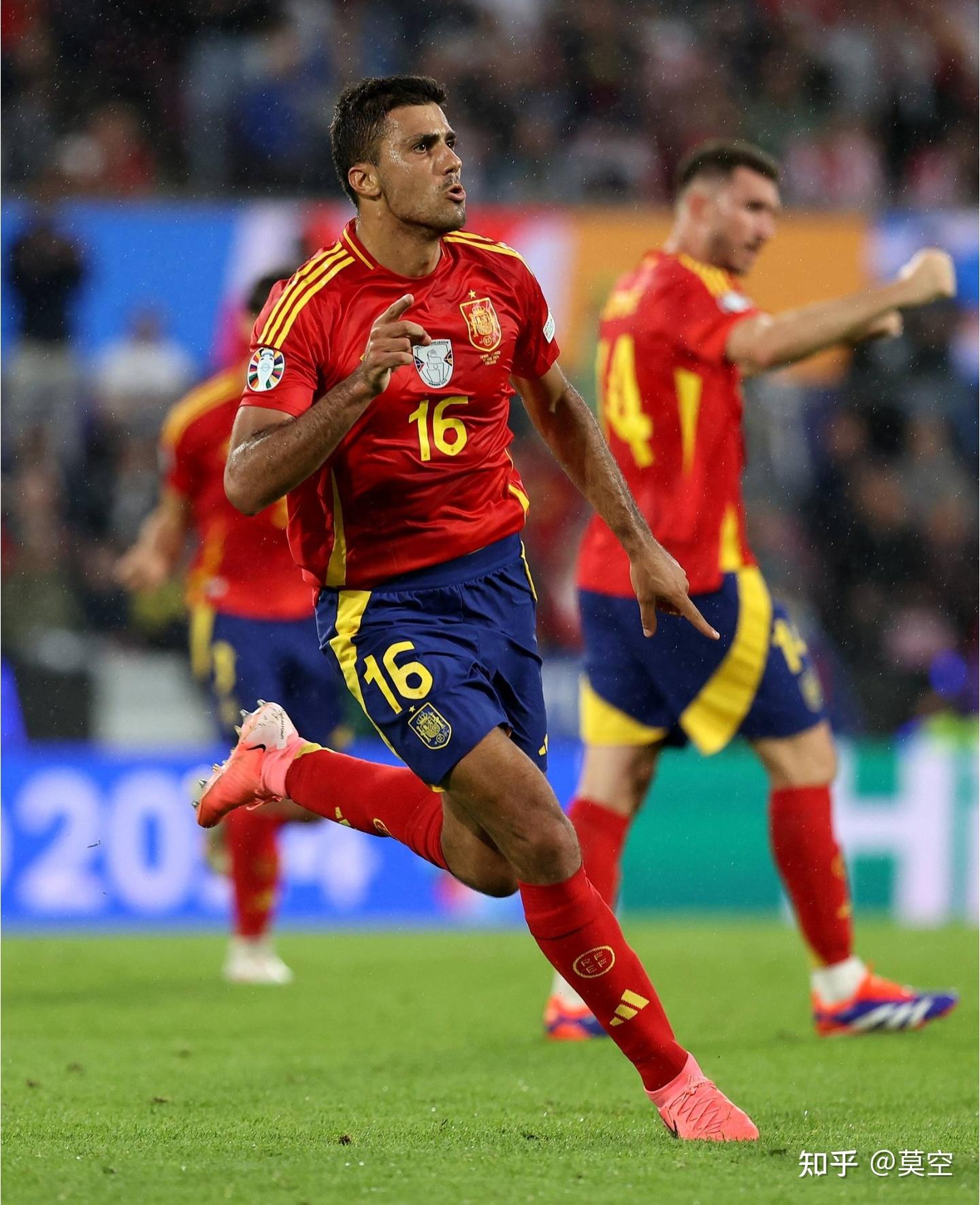 西班牙队在紧要关头迎来胜利，轻松晋级(西班牙队在紧要关头迎来胜利,轻松晋级了吗)