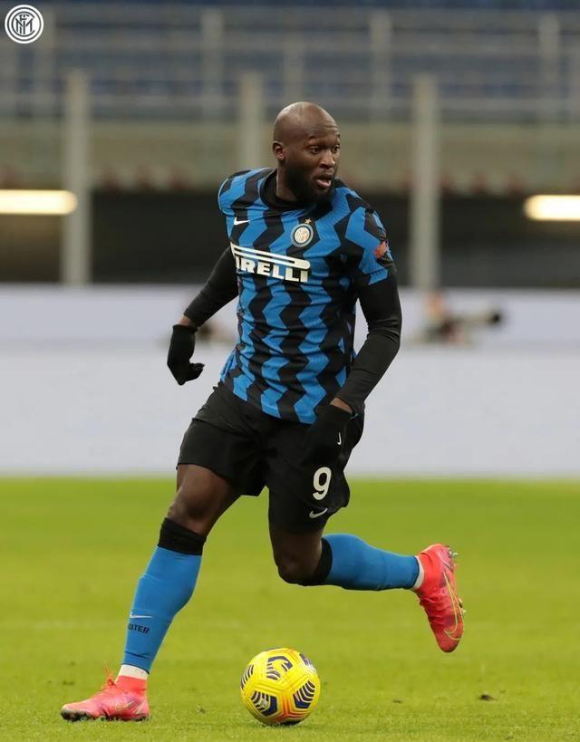 加拿大队员在国际比赛中夺得头把交椅(加拿大队员在国际比赛中夺得头把交椅的是谁)