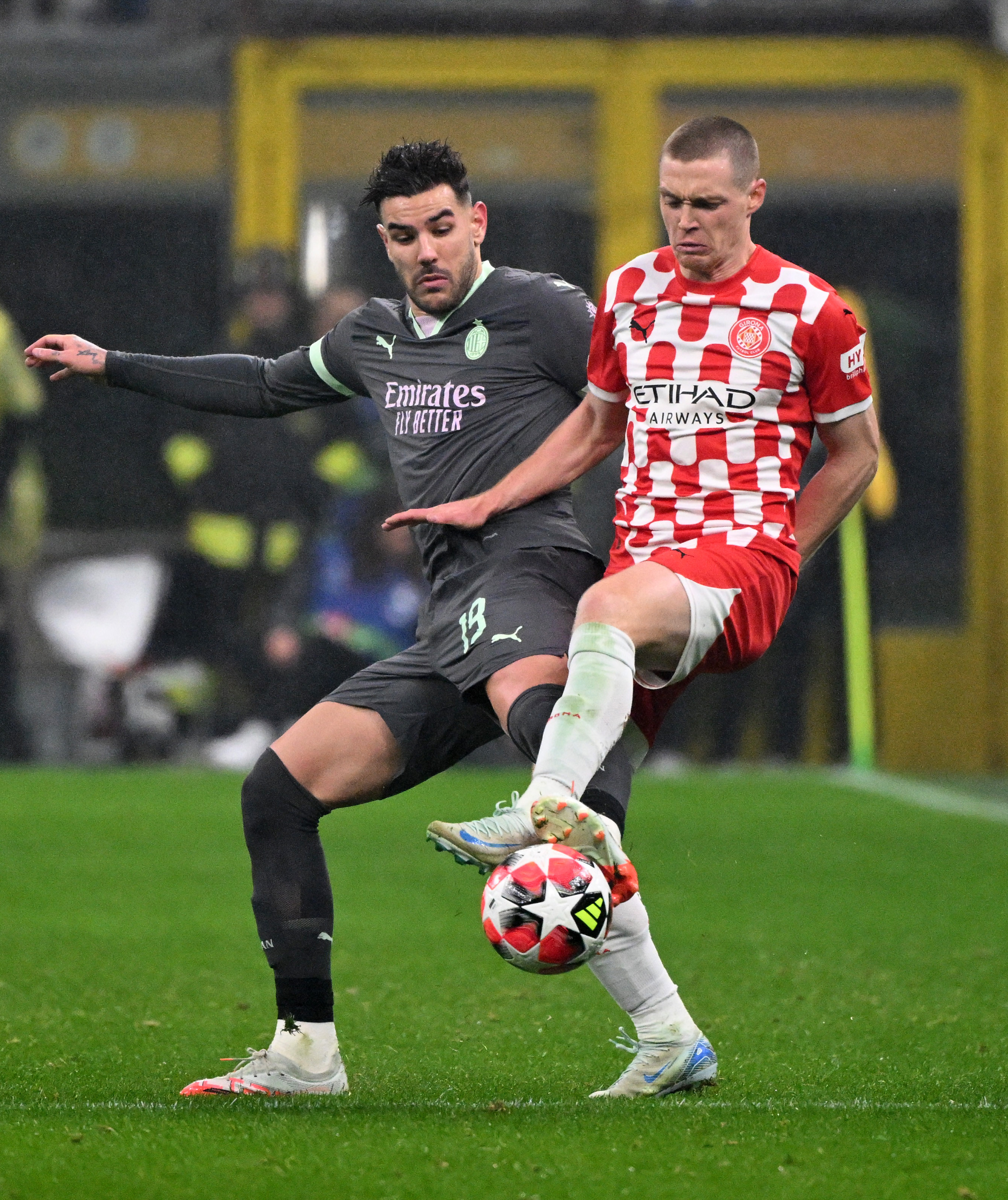 包含瓦伦西亚客场-击败赫罗纳，取得连胜的词条