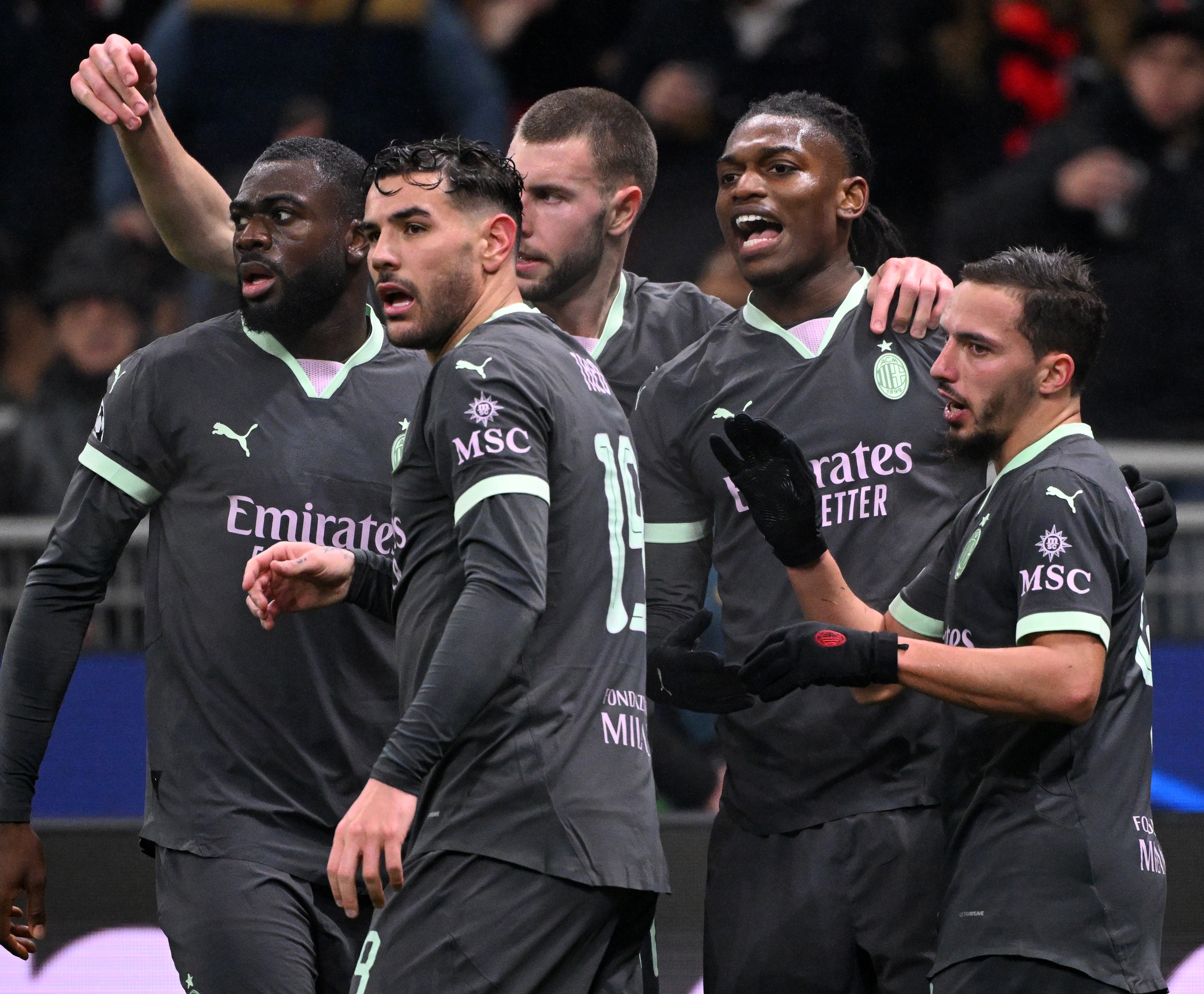 包含瓦伦西亚客场-击败赫罗纳，取得连胜的词条