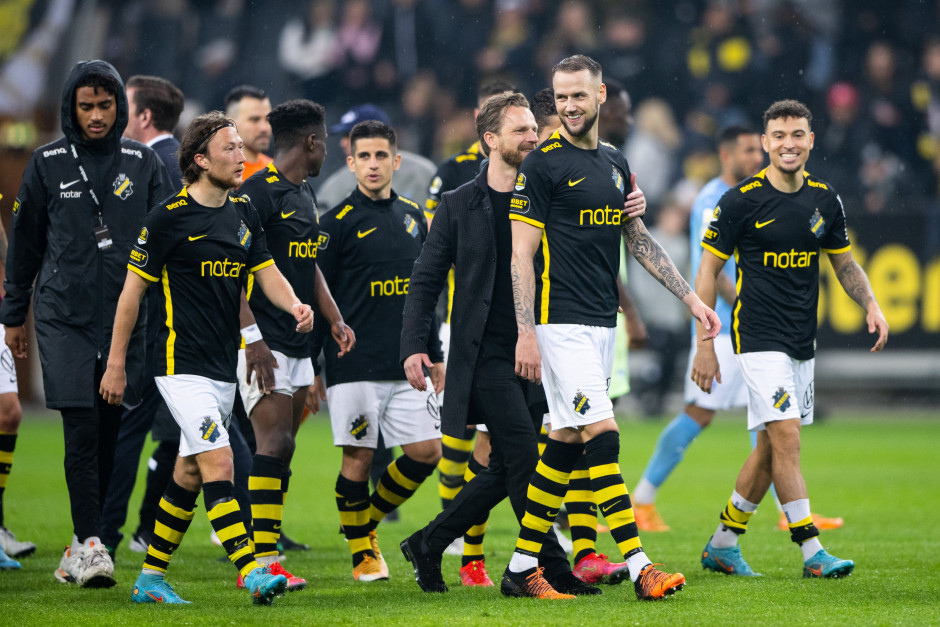 体育界热点事件频发，足球比赛吸引无数球迷的简单介绍