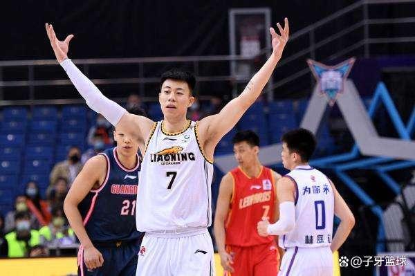 天津队压倒对手，鏖战白热化(天津足球白队)