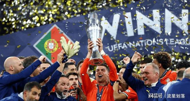 葡萄牙球队后卫在定位球中打入进球,帮助球队领先比分的简单介绍 葡萄牙球队后卫在定位球中打入进球,帮助球队领先比分的简单介绍