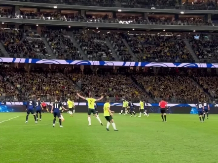 包含强强对话!足球比赛中的精彩瞬间让观众惊艳的词条 包含强强对话!足球比赛中的精彩瞬间让观众惊艳的词条