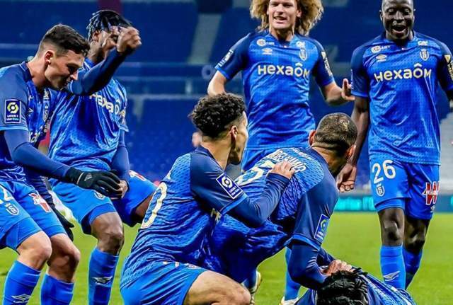 河床进攻端火力强劲，欲破西悉尼流浪者防线的简单介绍