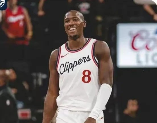 河床进攻端火力强劲，欲破西悉尼流浪者防线的简单介绍