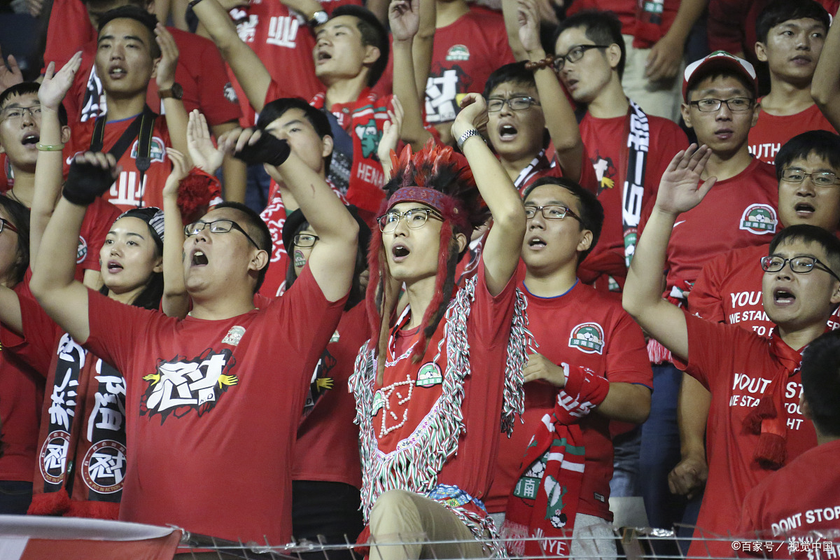 关于米尔沃尔球员被红牌罚下，球队遇挑战的信息