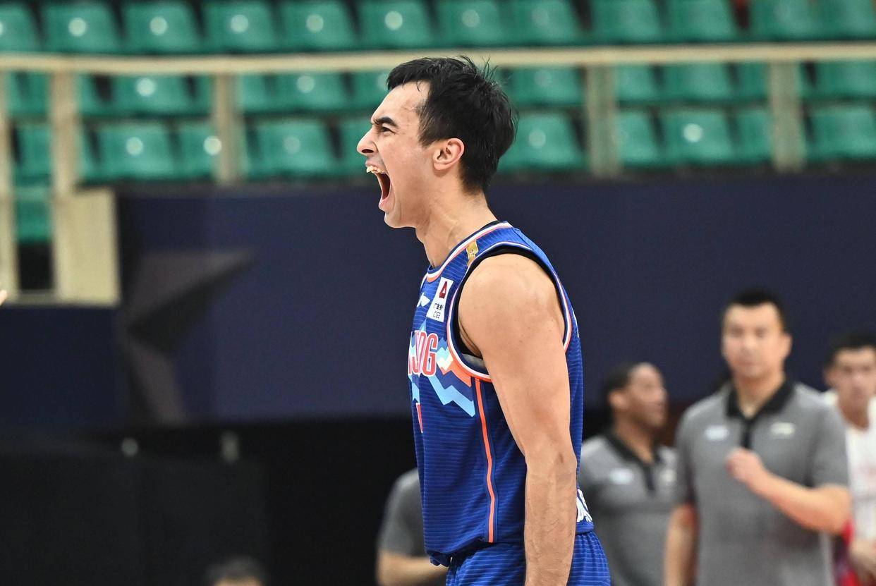 明星球员受伤退场,球队命运堪忧 明星球员受伤退场,球队命运堪忧