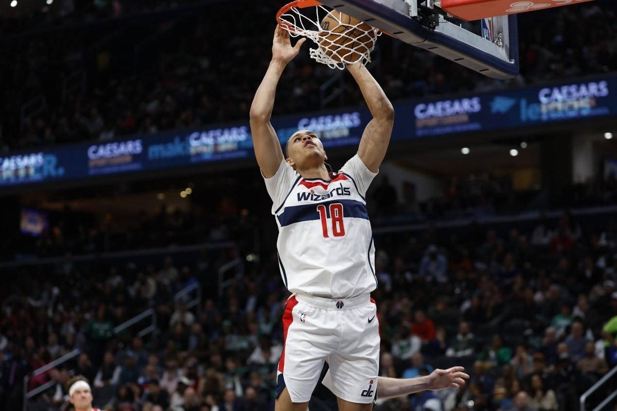 看好前锋潜力,教练组推崇新秀球员 看好前锋潜力,教练组推崇新秀球员