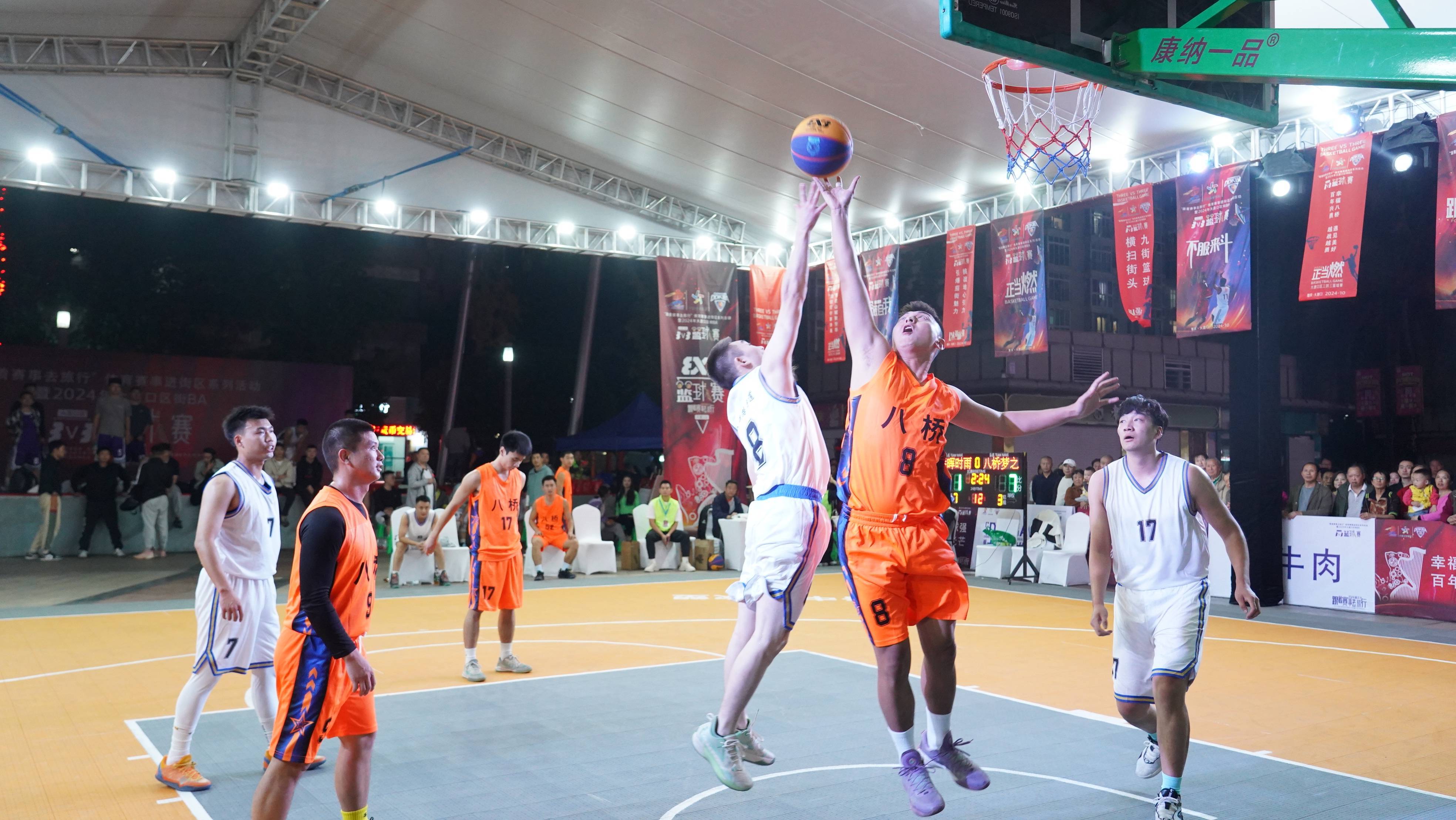 国内篮球联赛精彩纷呈,球员们全力以赴 国内篮球联赛精彩纷呈,球员们全力以赴