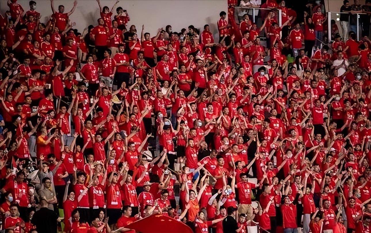 阿拉伯球队在足球赛中向世界展现实力,赢得掌声的简单介绍 阿拉伯球队在足球赛中向世界展现实力,赢得掌声的简单介绍