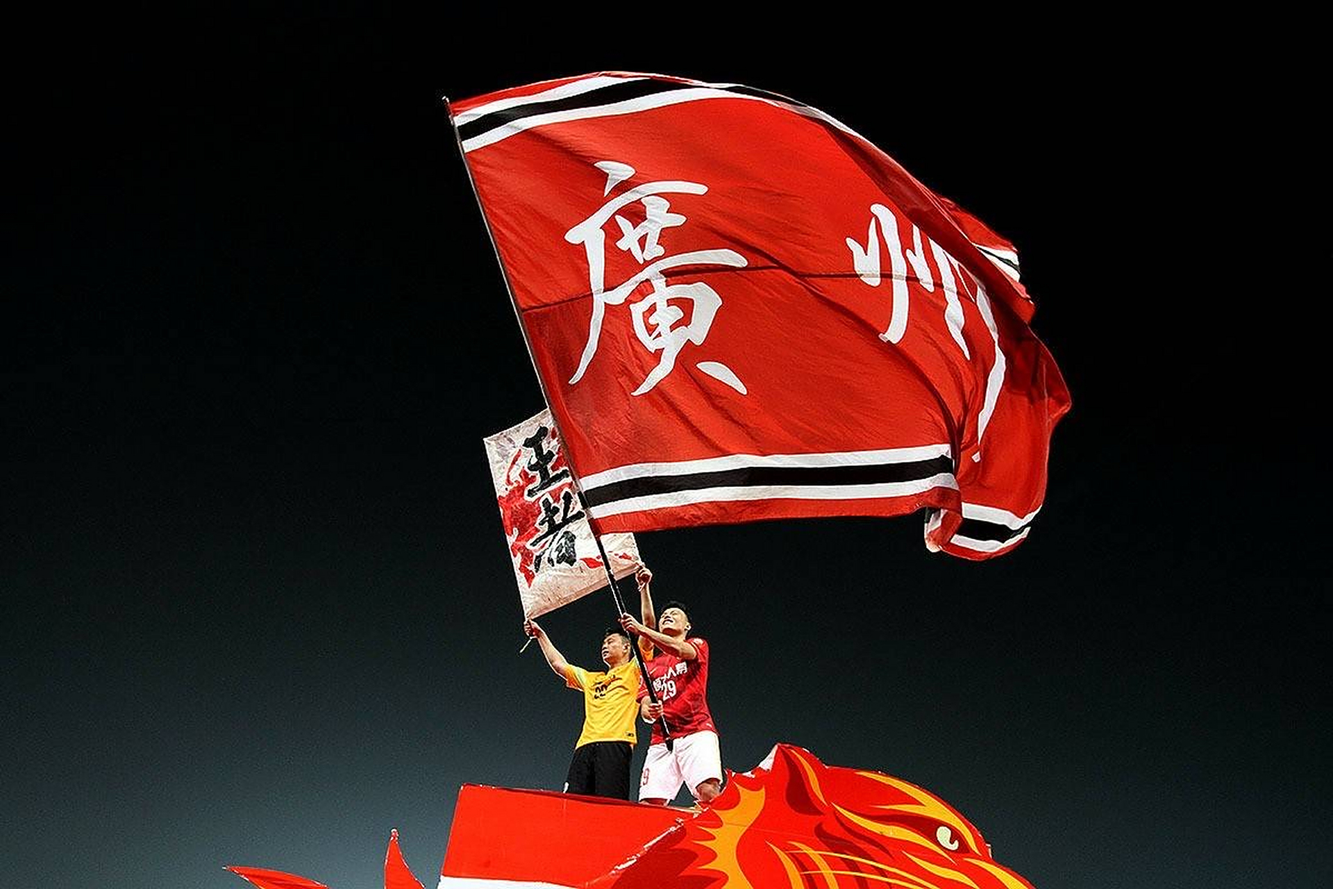 广州队大胜深圳男篮,取得两连胜 广州队大胜深圳男篮,取得两连胜