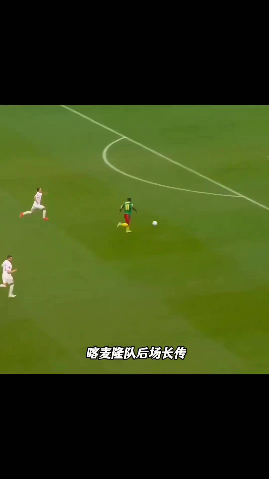 足球赛场上双方的高超技艺将比赛推向高潮 足球赛场上双方的高超技艺将比赛推向高潮