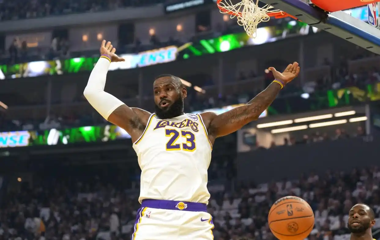 关于球星状态火爆,球队高歌猛进取得胜利的信息 关于球星状态火爆,球队高歌猛进取得胜利的信息