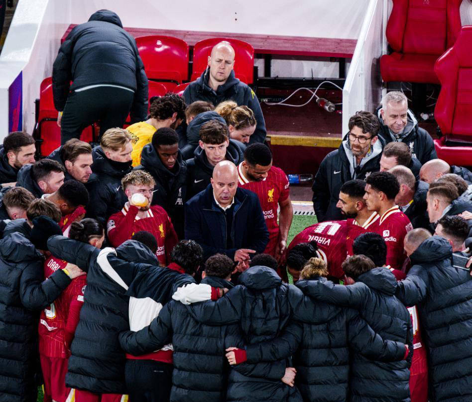 欧冠比赛中的精彩瞬间成为热议话题 欧冠比赛中的精彩瞬间成为热议话题