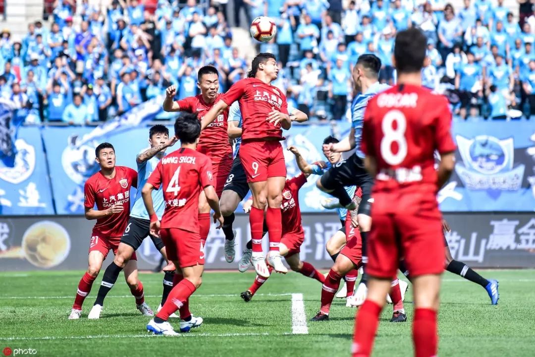 上海上港迎战大连一方，全队全力争取保持领先的简单介绍