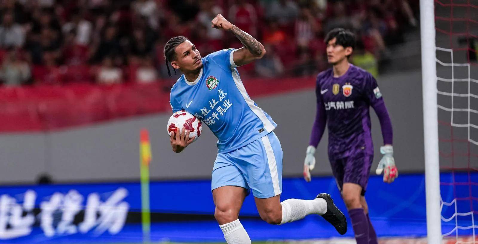 一场胜负难料的较量即将上演,球迷们情绪高涨!的简单介绍 一场胜负难料的较量即将上演,球迷们情绪高涨!的简单介绍