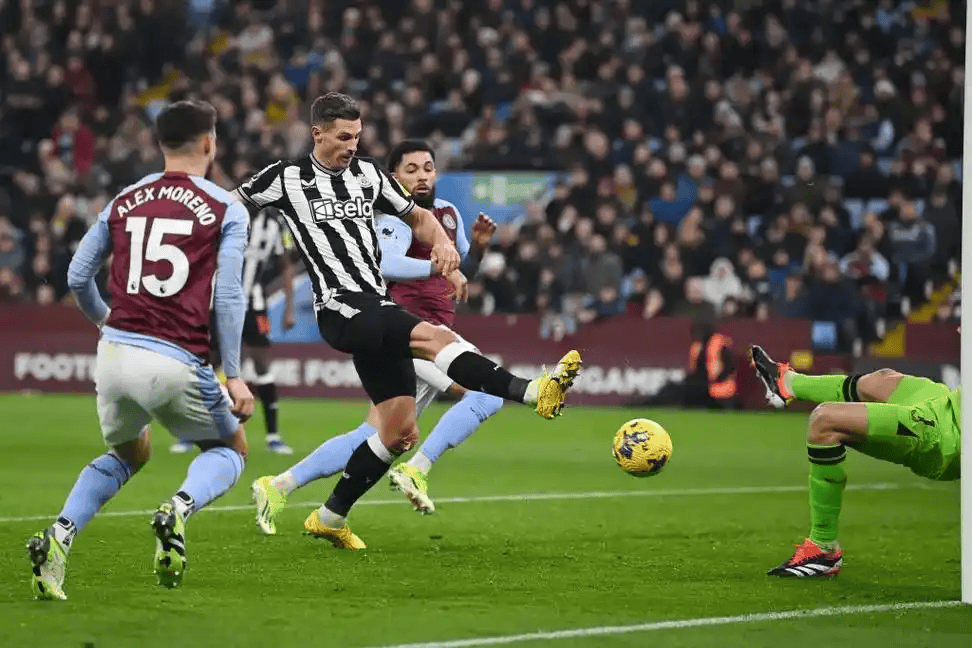 包含阿斯顿维拉客场击败桑德兰,取得关键胜利的词条 包含阿斯顿维拉客场击败桑德兰,取得关键胜利的词条