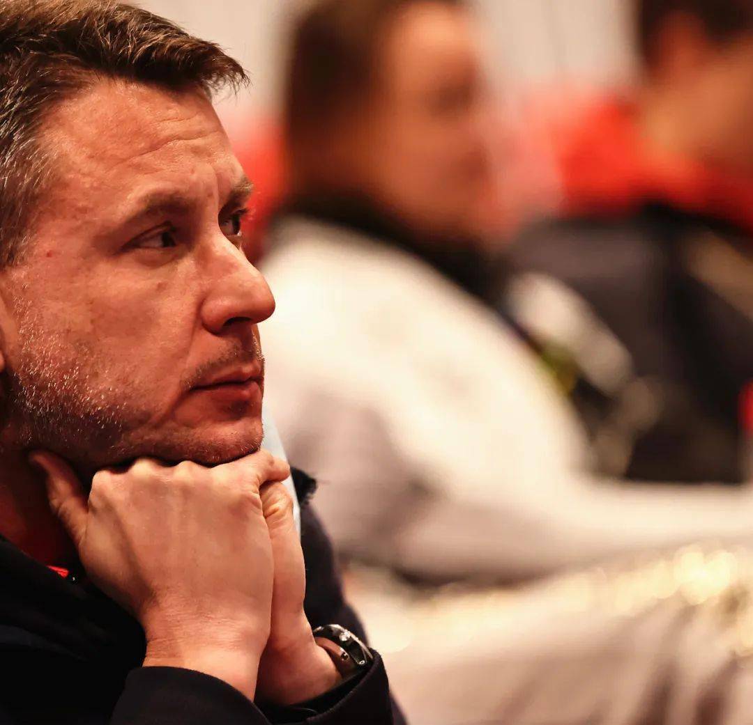 匈牙利举重选手力压群雄夺冠 匈牙利举重选手力压群雄夺冠