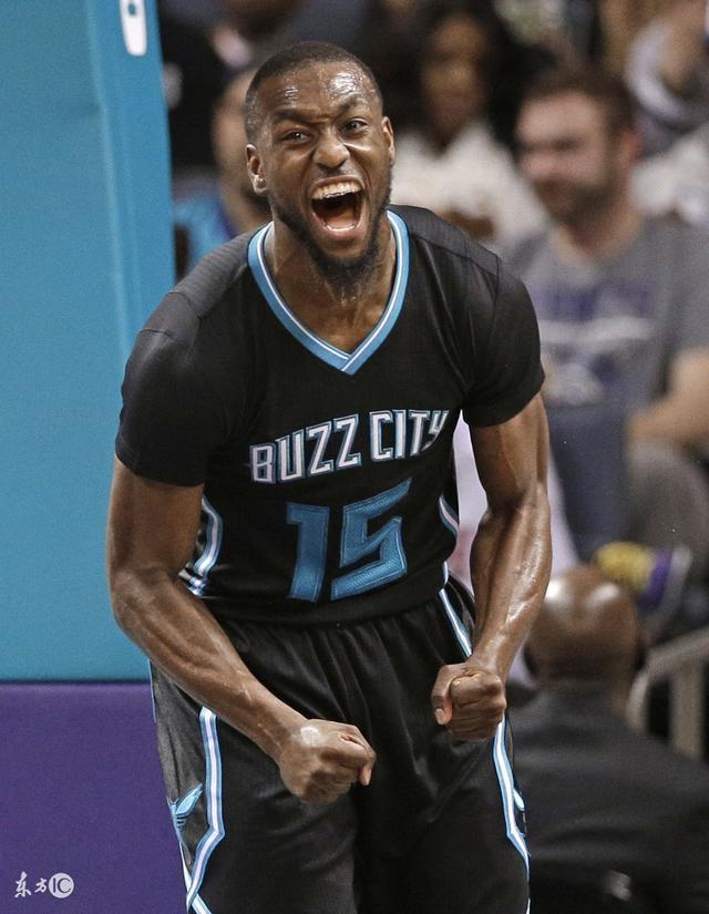 黄蜂队签下新秀球员，引发球迷热议