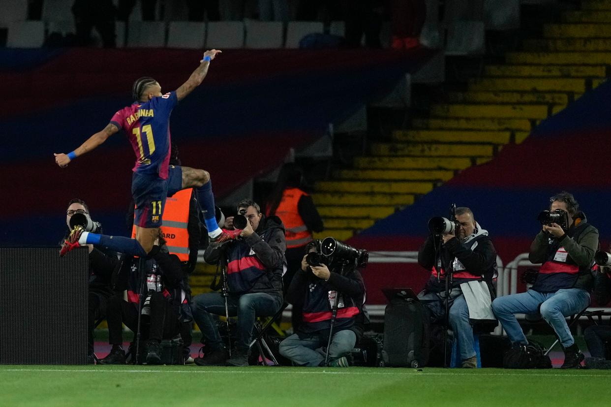 足球联赛场面火爆，胜负难料的简单介绍