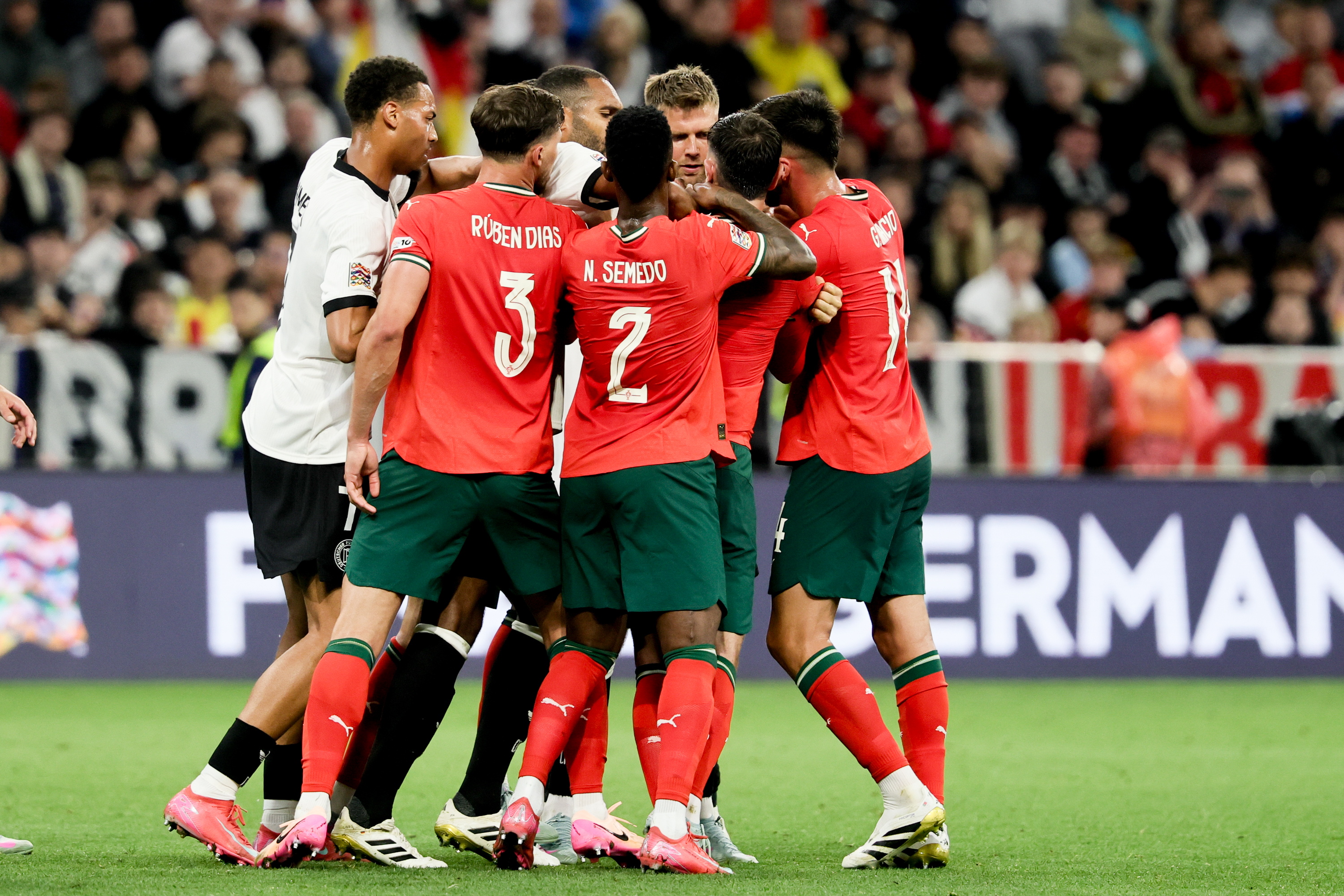 足球欧国联比赛热度持续增长，球员实力斗志昂扬的简单介绍