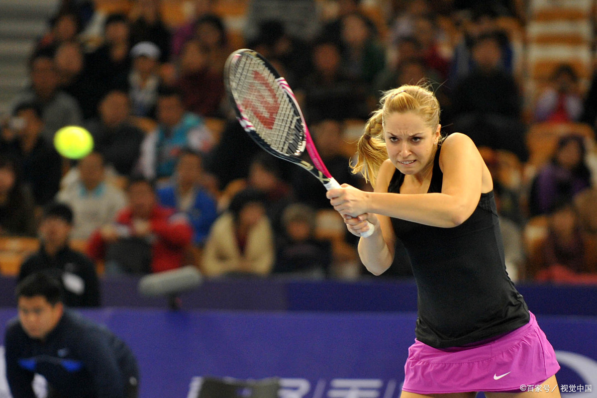 俄罗斯女足在国外比赛中披荆斩棘