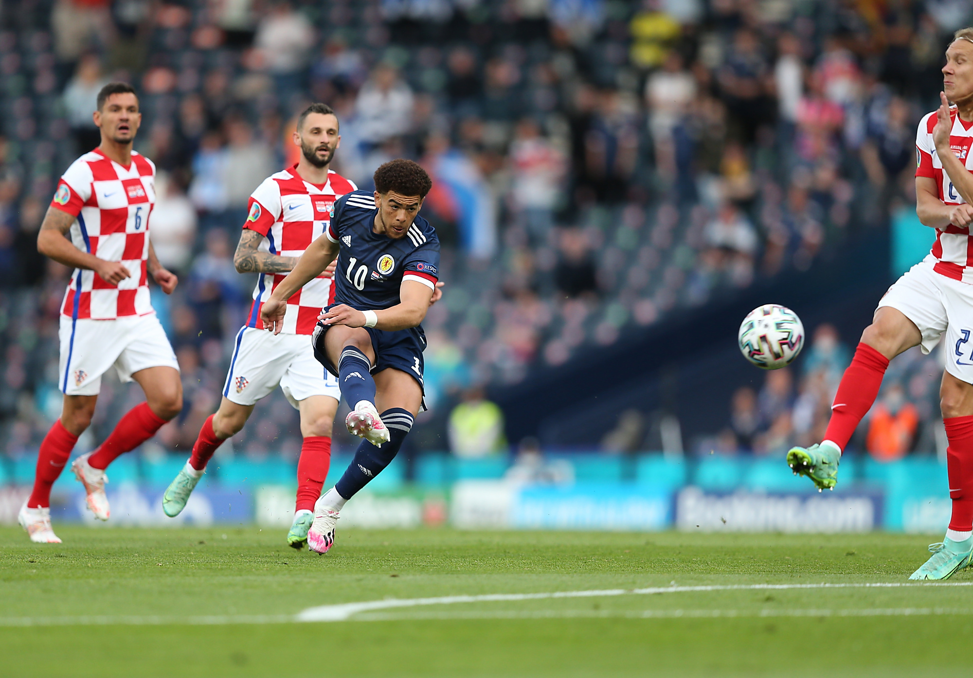 克罗地亚横扫苏格兰，小组第二晋级