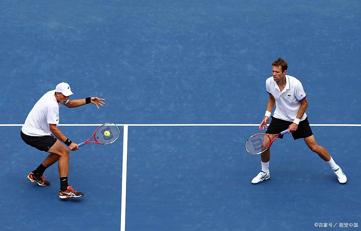 关键时刻球员在比赛中决胜一击