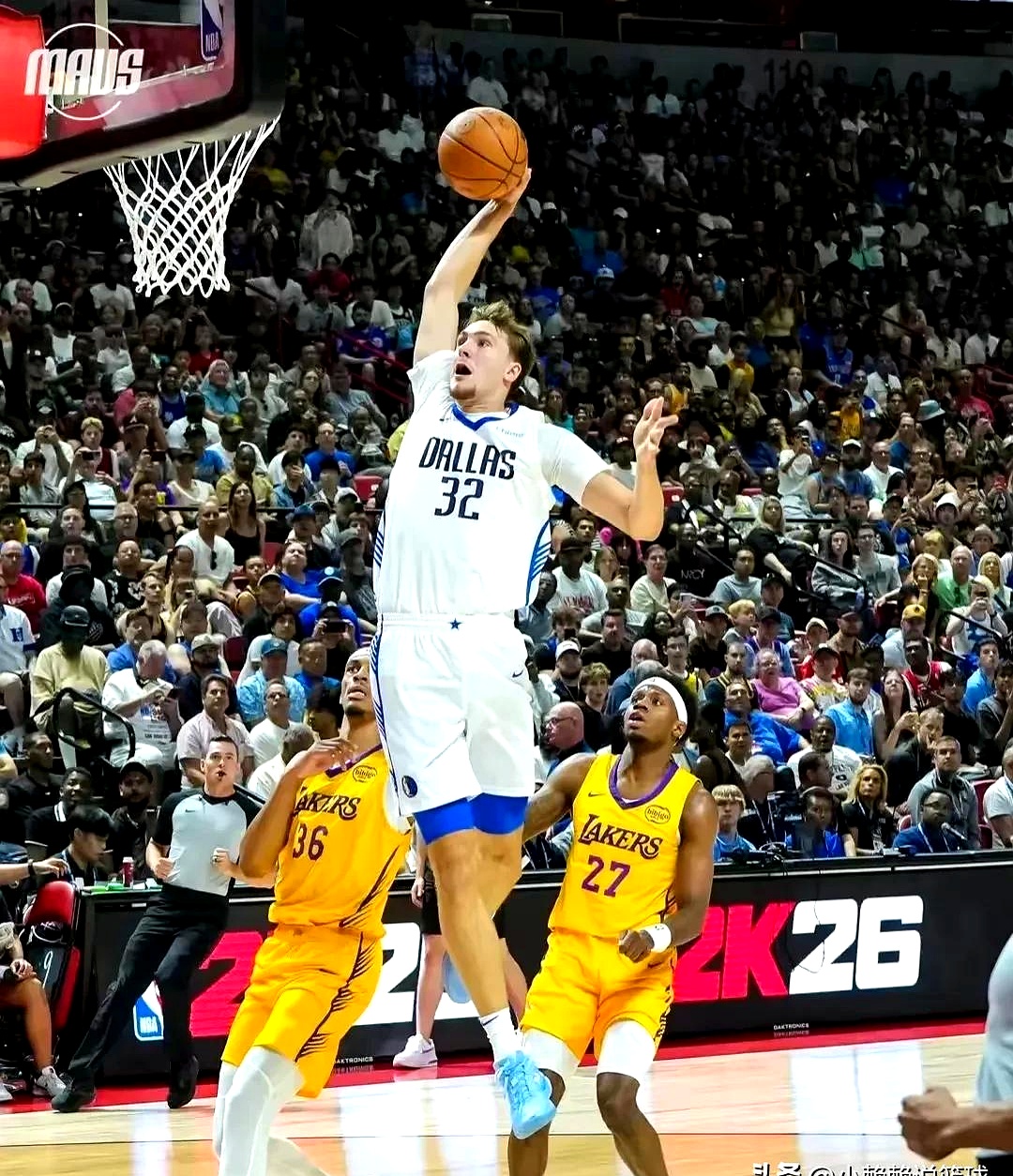 关键时刻球员在比赛中决胜一击