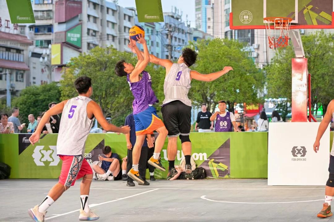 精湛球技展现无遗,球队打出流畅配合的简单介绍 精湛球技展现无遗,球队打出流畅配合的简单介绍